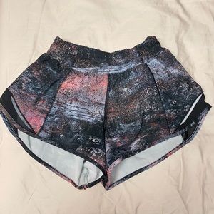 Lululemon Hotty Hot Low Rise Short 2.5"